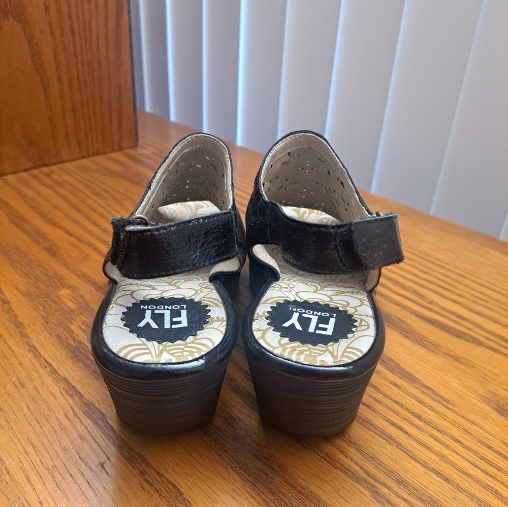 Fly London Black Wedge Peep Toe Sandals Women's Size 38/7.5-8 Vented  Wedge - Picture 7 of 9